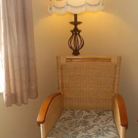 Bed & Breakfast Fuschia *